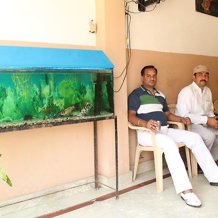 Krishnam Guest House Mathura Exterior photo
