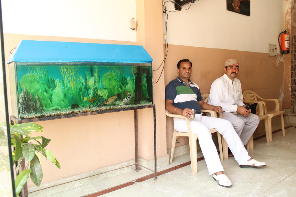 Krishnam Guest House Mathura Exterior photo