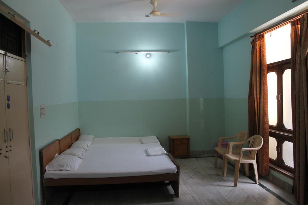 Krishnam Guest House Mathura Exterior photo